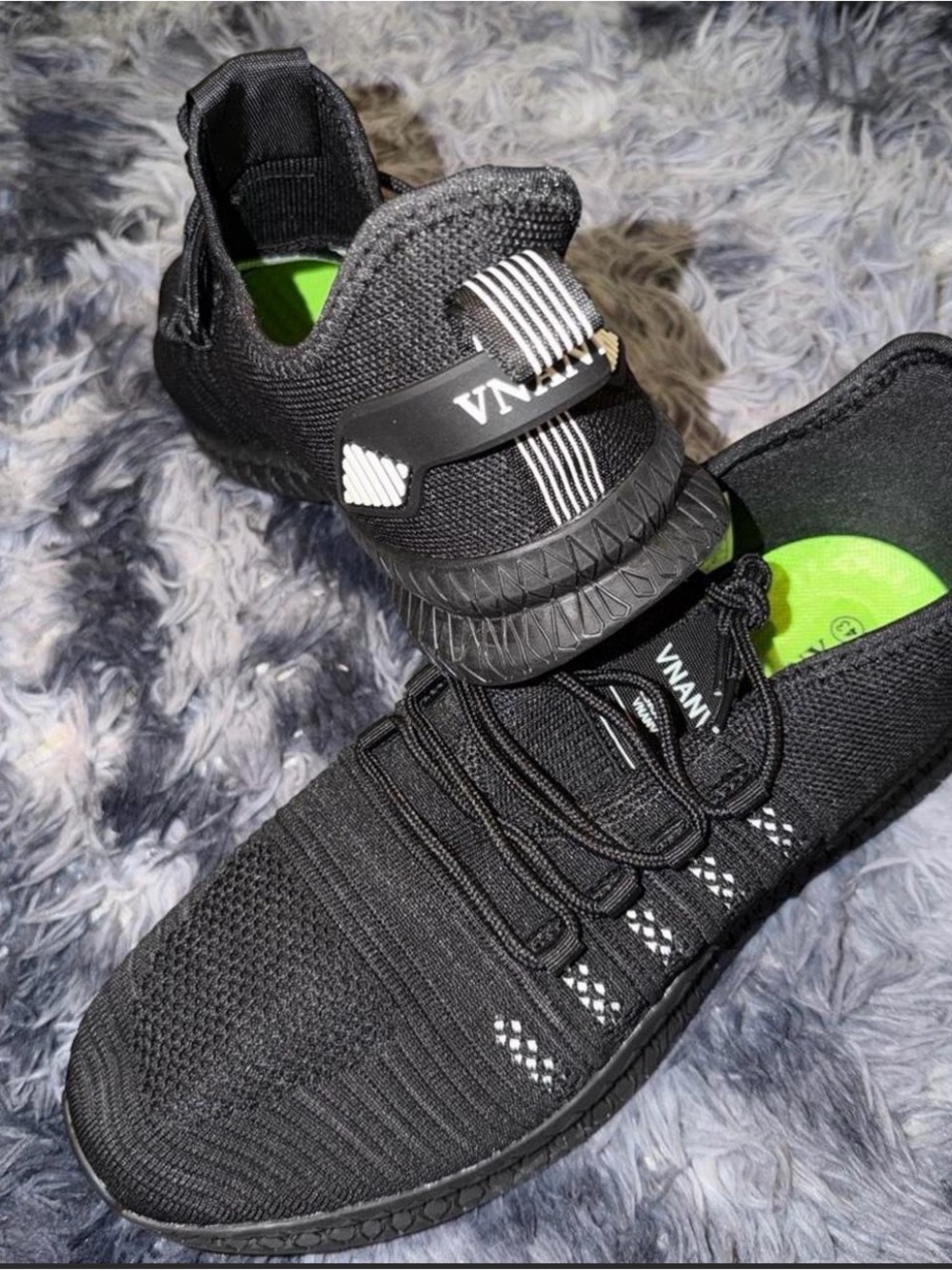 Men's Black Knit Athletic Shoes - Picture 3 of 4